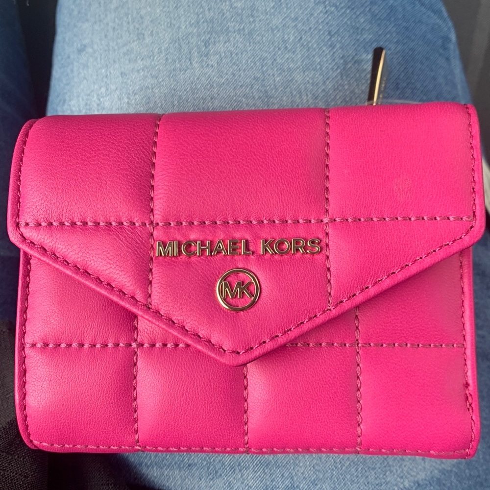 NWT!!! Hot Pink MICHAEL KORS Wallet!
